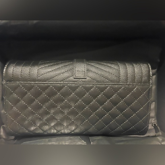 YSL-ENVELOPE LARGE FLAP WALLET IN GRAIN DE POUDRE
EMBOSSED LEATHER - Picture 9 of 14